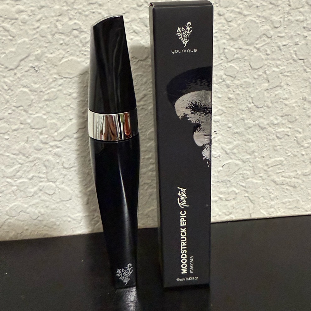 Younique Moodstruck Epic Mascara in TEAL
